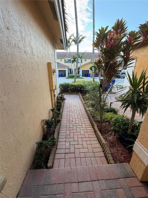 1718-1718 Sw 81st Way, North Lauderdale, FL, 33068-4780 | Card Image