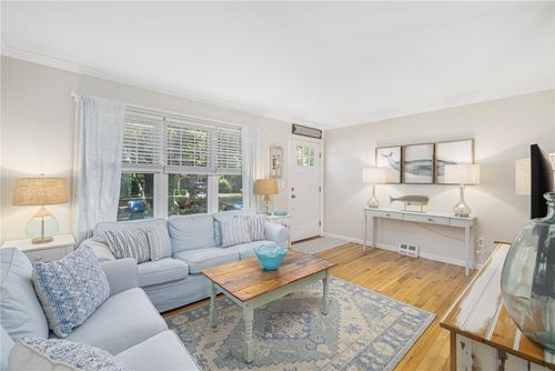 133 Carroll Ave, Newport, RI, 02840-4300 | Card Image
