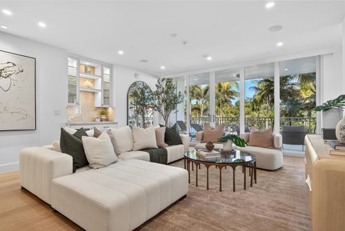 d2-100 Royal Palm Way, Palm Beach, FL, 33480-4267 | Card Image
