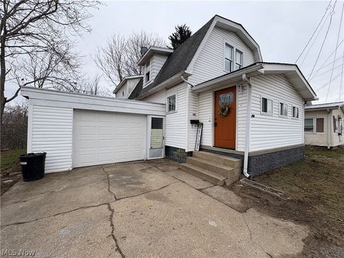 316 Bank Ln Se, New Philadelphia, OH, 44663-4020 | Card Image