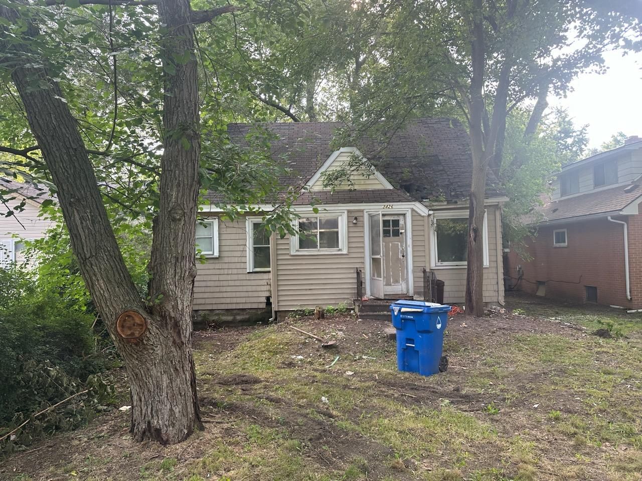Signet Dr, Waterford, MI 48329