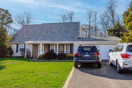 83 Manchester Ln, Stony Brook, NY, 11790-2824 | Card Image