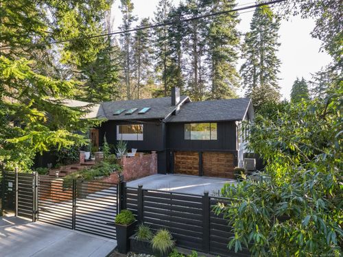 1941 Appleton Pl, Victoria, BC, V8N3A3 | Card Image