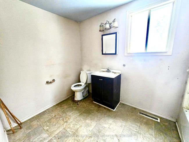 5 Bellview Cres, House other with 2 bedrooms, 1 bathrooms and 3 parking in Whitestone ON | Image 10