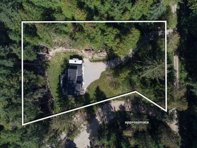 1127 Malcolm Creek Rd, House other with 6 bedrooms, 3 bathrooms and 10 parking in Roberts Creek BC | Image 2