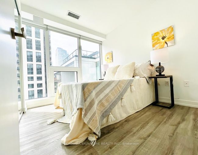 802 - 77 Shuter St, Condo with 2 bedrooms, 2 bathrooms and 1 parking in Toronto ON | Image 17