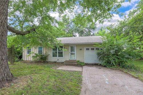 18801 Powahatan Ct W, Independence, MO, 64056-2173 | Card Image