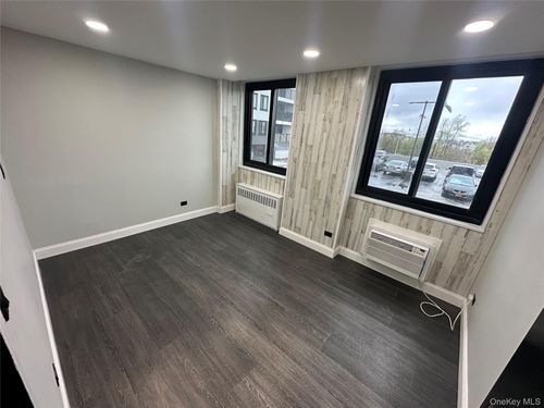 711 Seagirt Ave, Far Rockaway, NY, 11691 | Card Image