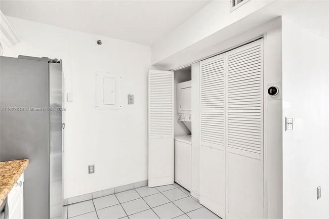 APT-705 - 9341 Collins Ave, Condo with 2 bedrooms, 2 bathrooms and null parking in Surfside FL | Image 9