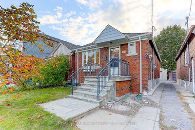 718 Willard Ave, House other with 2 bedrooms, 2 bathrooms and 1 parking in York ON | Image 1