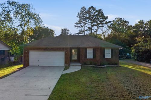 806 Garden Dr, Scottsboro, AL, 35768-2524 | Card Image