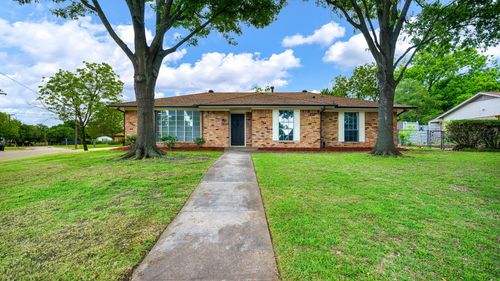 400 Brook Hollow Cir, Desoto, TX, 75115 | Card Image