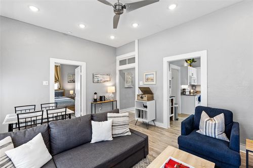 811 10th St, Galveston, TX, 77550-5117 | Card Image