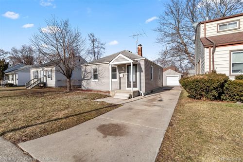 18777 Kingsville St, Harper Woods, MI, 48225-2137 | Card Image