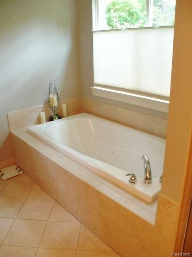 Jetted Tub | Image 15