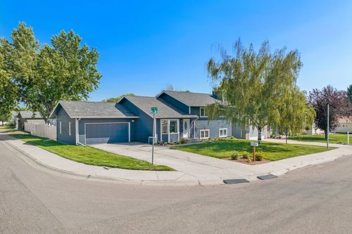613 39a St N, Great Falls, MT, 59405-1240 | Card Image