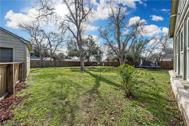 3218 Cumberland Ave, House other with 3 bedrooms, 2 bathrooms and 2 parking in Waco TX | Image 79