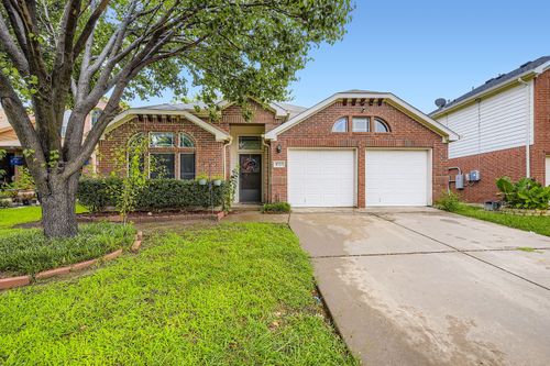 8525 Silverbell Ln, Fort Worth, TX, 76140-3107 | Card Image