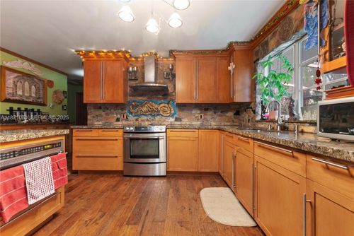 3260 Lakeview Dr, Pompano Beach, FL, 33062-6806 | Card Image