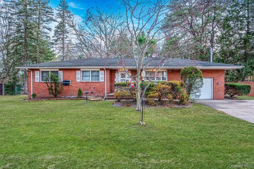 12 Babylon St, Islip Terrace, NY, 11752-1002 | Card Image