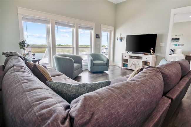 1301 Lagoon Dr, House other with 3 bedrooms, 2 bathrooms and 1 parking in Crystal Beach TX | Image 14