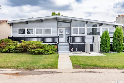1094 Corman Cres, Moose Jaw, SK, S6H6W1 | Card Image