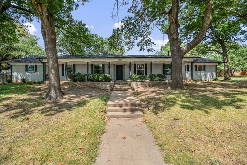 1507 Greenbrier Dr, Sherman, TX, 75092-2209 | Card Image