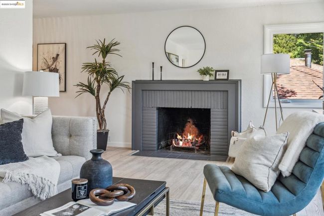 7069 Saroni Dr, House other with 2 bedrooms, 1 bathrooms and null parking in Oakland CA | Image 4