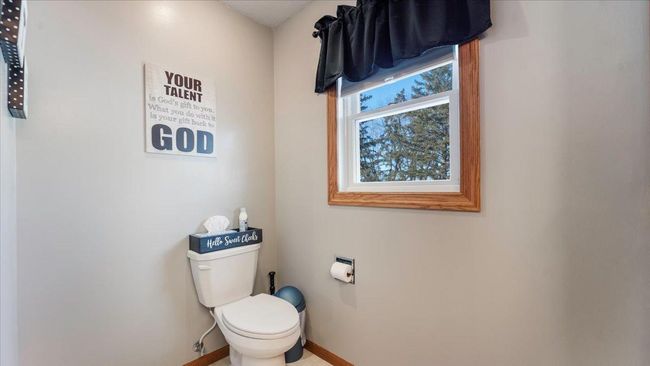 Upper level full bath | Image 54