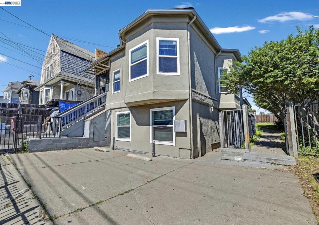Residential Lease in Oakland