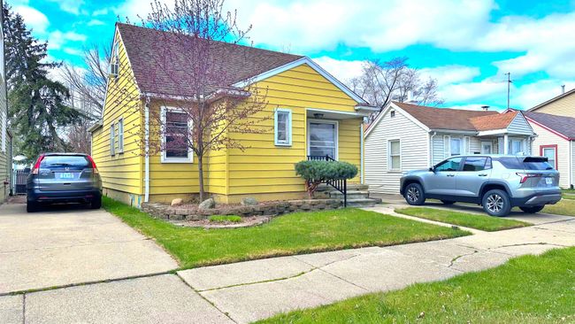 20864 Hollywood St, House other with 2 bedrooms, 1 bathrooms and null parking in Harper Woods MI | Image 4