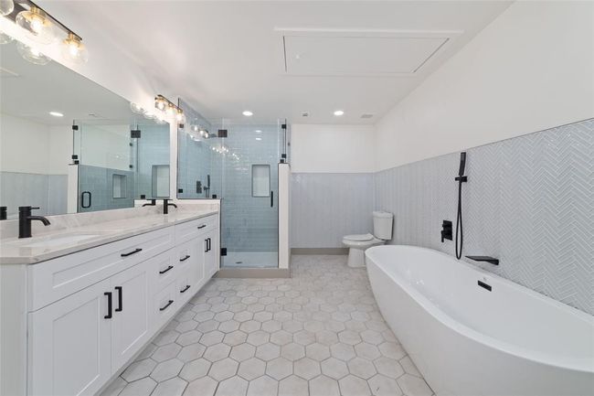 11931 S Red Cedar Cir, House other with 5 bedrooms, 4 bathrooms and 2 parking in The Woodlands TX | Image 14