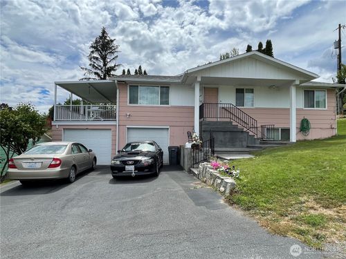 914 17th Ave, Oroville, WA, 98844-9259 | Card Image
