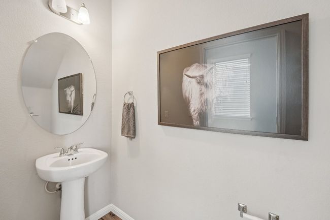Downstairs Powder Bath | Image 6