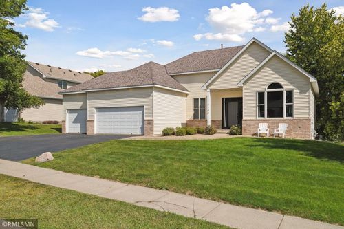 1100 Ridge Bluff Dr, Chaska, MN, 55318-9729 | Card Image