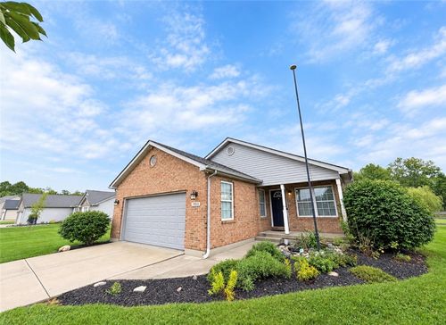 7903 Edgewater Dr, Middletown, OH, 45042-9312 | Card Image