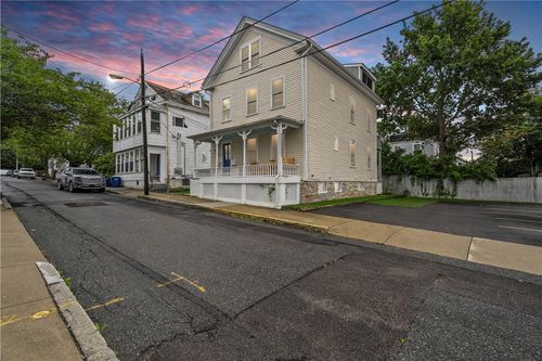 13 Dean Ave, Newport, RI, 02840-3405 | Card Image