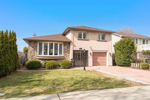 130 Carsbrooke Rd, Etobicoke, ON, M9C3C8 | Card Image