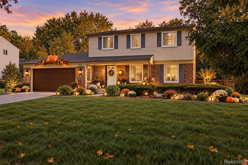 2032 Kristin Dr, Troy, MI, 48084-1134 | Card Image