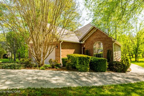 1304 Apache Ct, Maryville, TN, 37801-3691 | Card Image