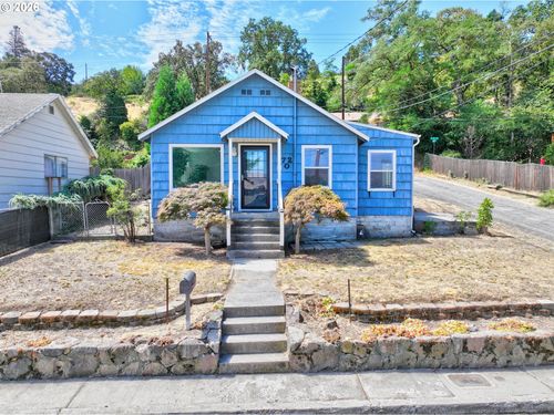 720 E 15th St, The Dalles, OR, 97058-2800 | Card Image