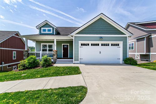 75 Leyland Cir, Hendersonville, NC, 28792-0432 | Card Image