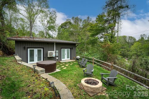 25 Nelon Rd, Asheville, NC, 28804-9615 | Card Image