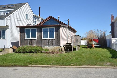 54 Bayview Avenue W, Babylon, NY, 11757 | Card Image