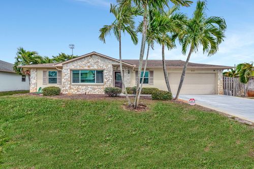 661 Se Crescent Ave, Port St. Lucie, FL, 34984-4504 | Card Image