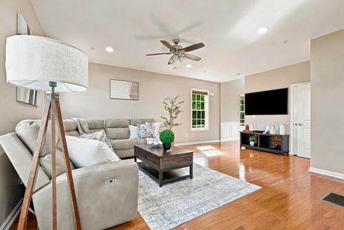 39-39 Frostpane Ln, Hopkinton, MA, 01748-2781 | Card Image