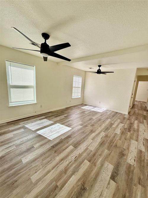 827 Algoa Friendswood Rd, Alvin, TX, 77511-8603 | Card Image