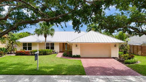 9746 Se Landing Pl, Tequesta, FL, 33469-1341 | Card Image