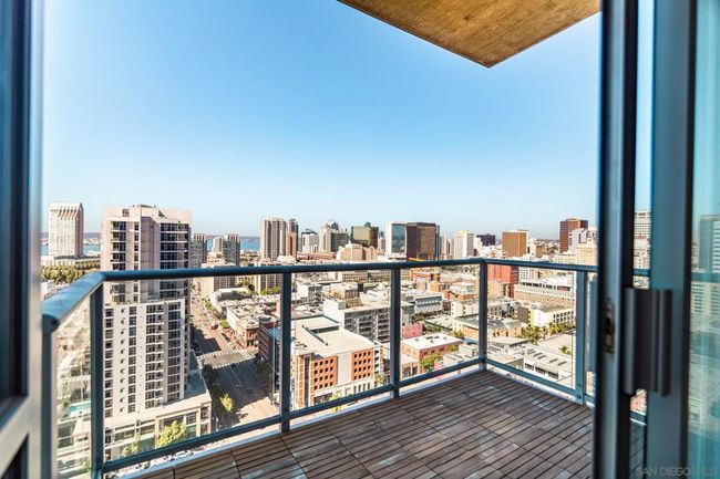 2301 - 800 The Mark Ln, House other with 2 bedrooms, 2 bathrooms and 2 parking in San Diego CA | Image 19
