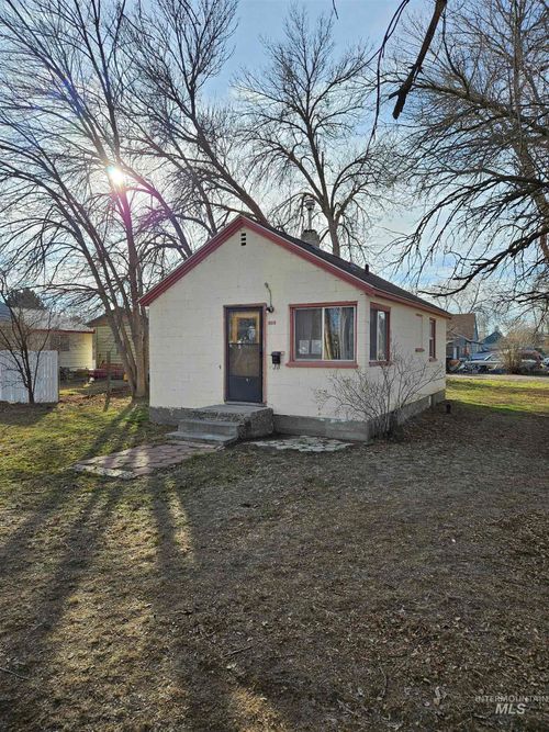 909 Oregon St, Gooding, ID, 83330-1638 | Card Image